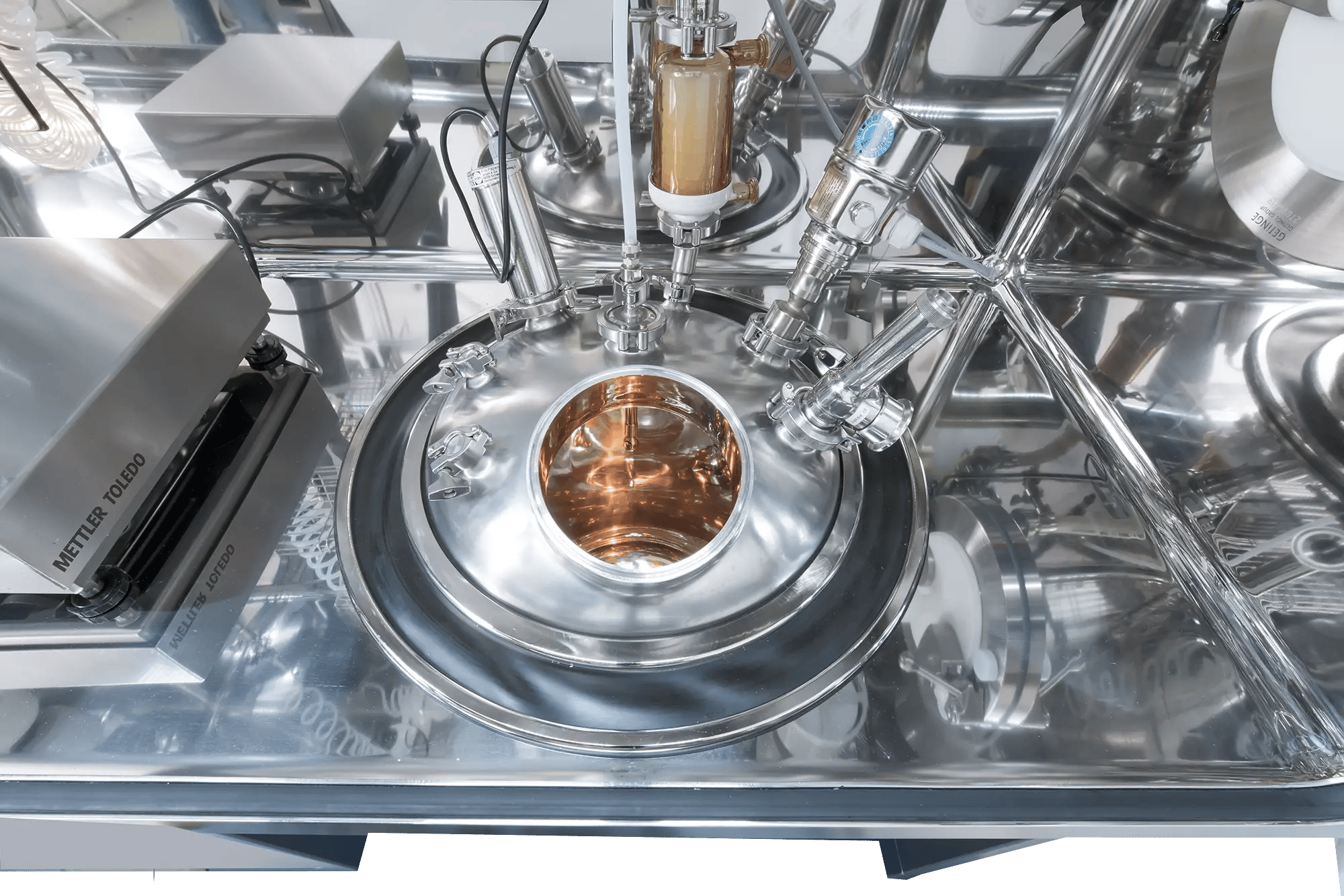 HC-IS Dispensing Isolator (2)
